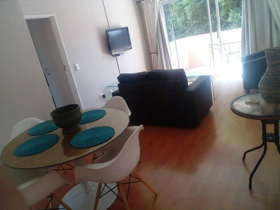Daisy St -One Bedroom Apartment Johannesbourg Extérieur photo