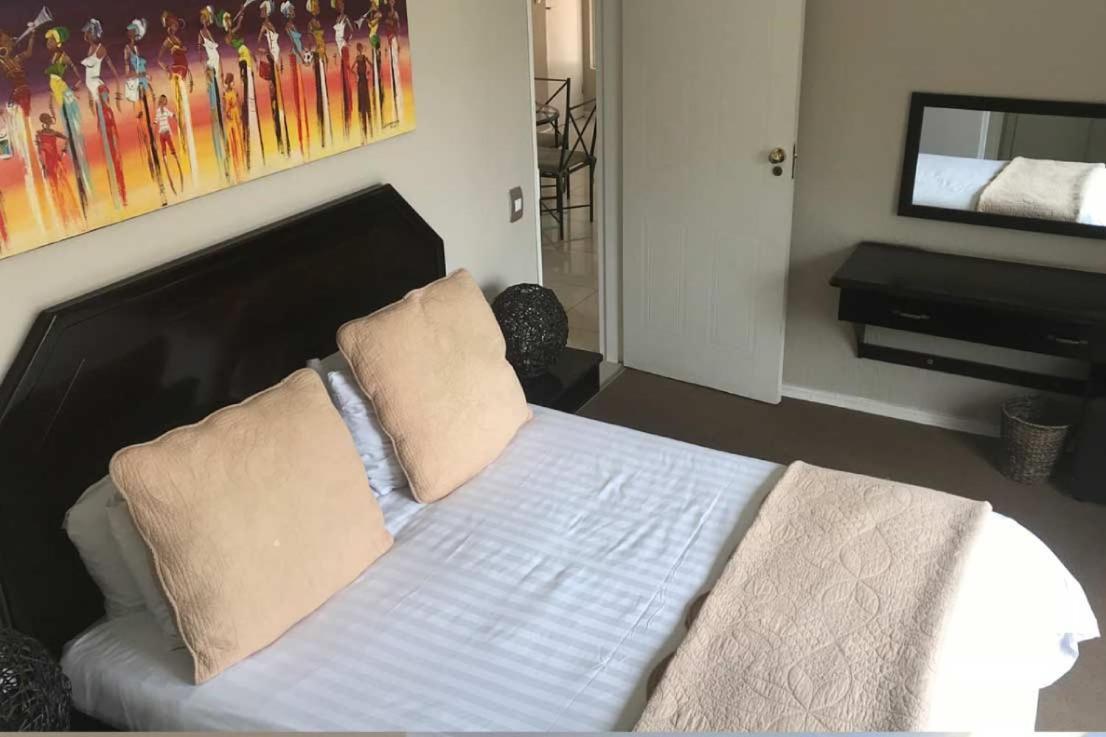 Daisy St -One Bedroom Apartment Johannesbourg Extérieur photo