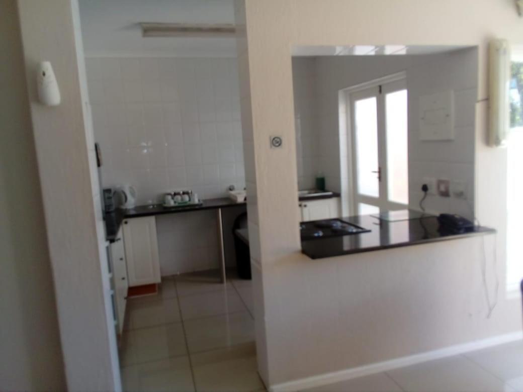 Daisy St -One Bedroom Apartment Johannesbourg Extérieur photo